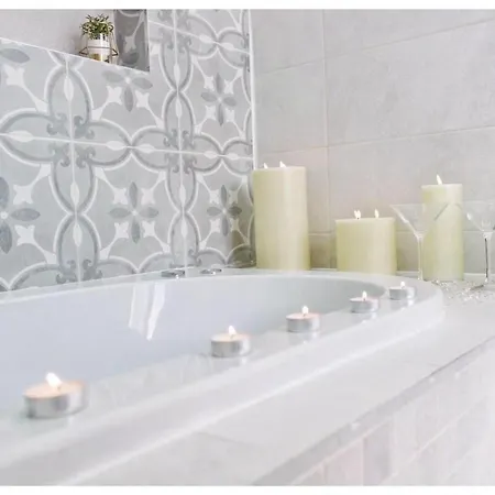 1bed Apt- Sleeps 6 Center Jacuzzi Bath Wifi