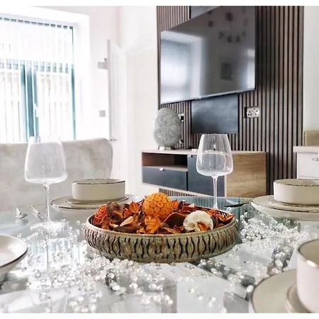 1bed Apt- Sleeps 6 Center Jacuzzi Bath Wifi Apartment
