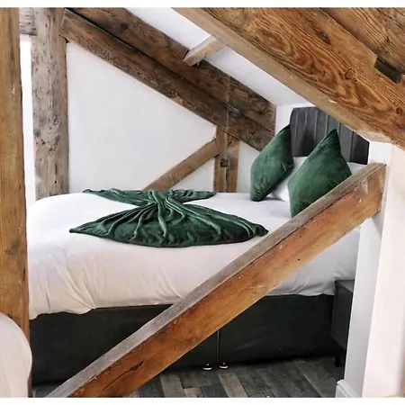 Apartment 1bed Apt- Sleeps 6 Center Jacuzzi Bath Wifi *
