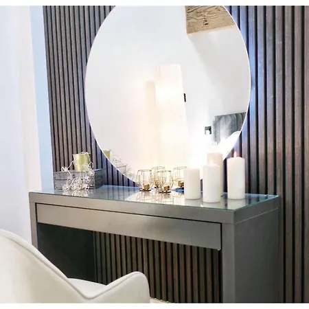 1bed Apt- Sleeps 6 Center Jacuzzi Bath Wifi * Bradford (West Yorkshire)